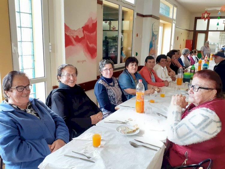 Fajã da Ovelha reuniu cerca de 120 idosos em almoço de Reis